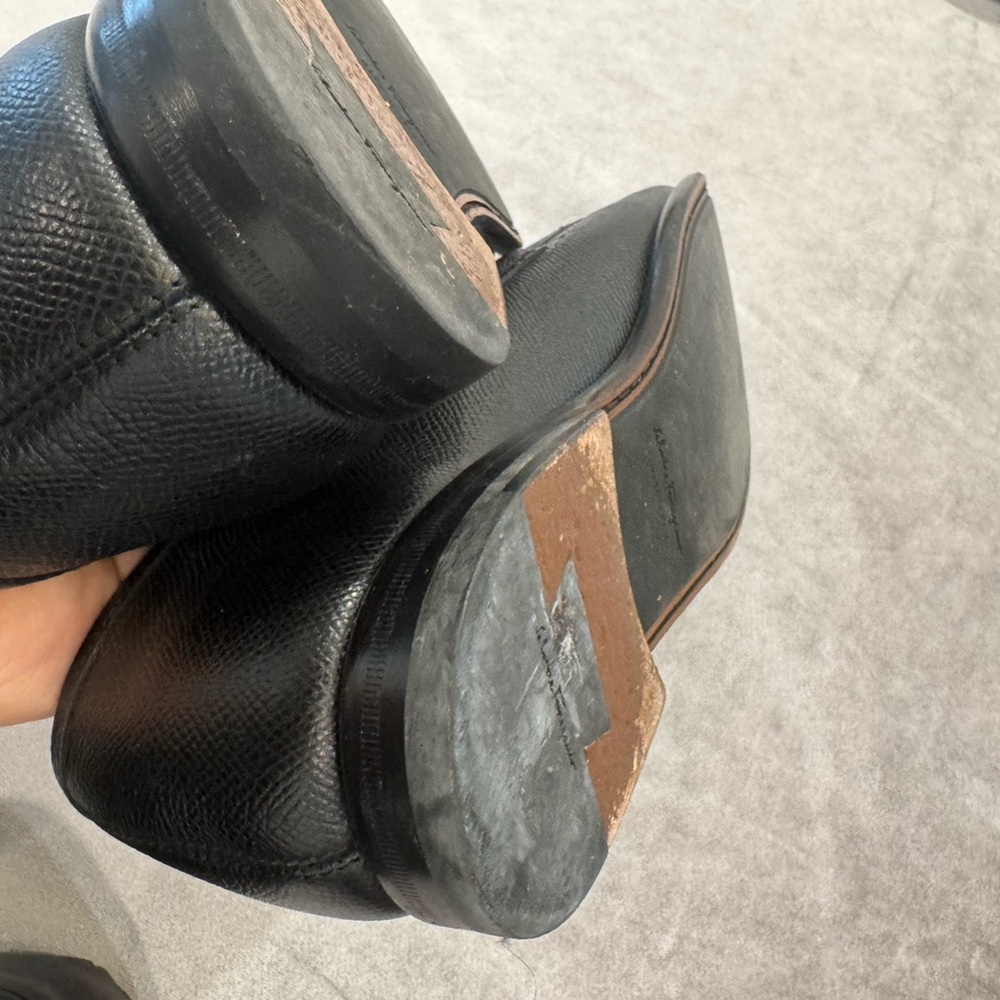 Salvatore Ferragamo Black Textured Loafers - Picture 4 of 11